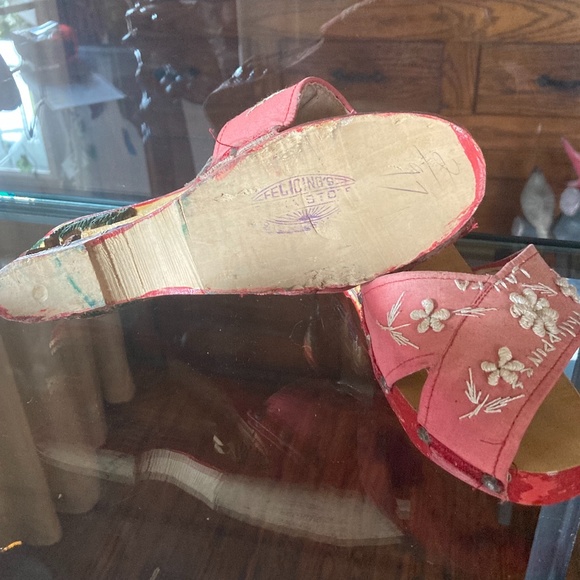 Retro Philippines carved wood wedges sandals - Picture 3 of 3